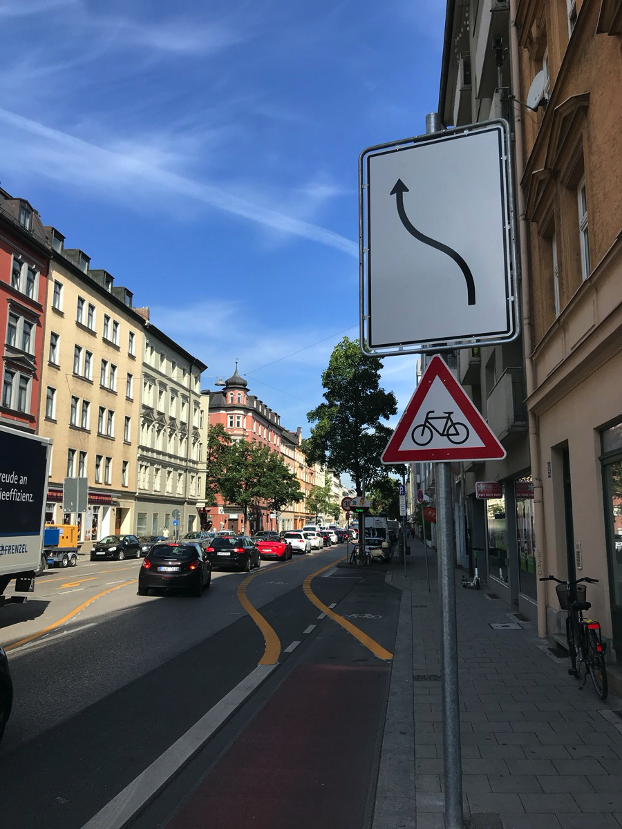 Das Einfädeln auf den neuen Radweg auf der Rosenheimer Straße funktioniert gut.