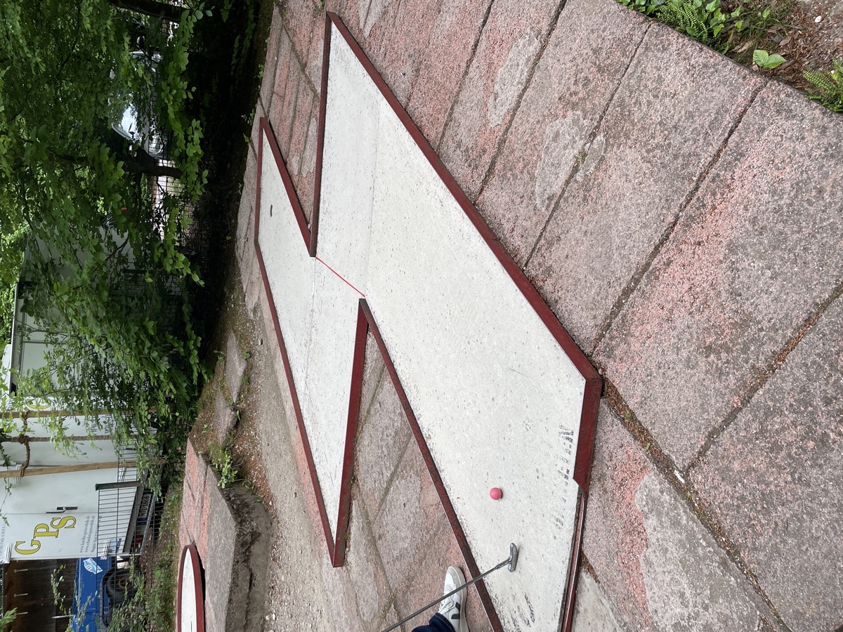 Minigolf, Bestie und W&uuml;rstlschock