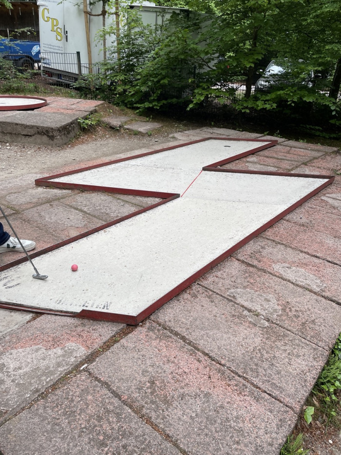 Minigolf, Bestie und W&uuml;rstlschock