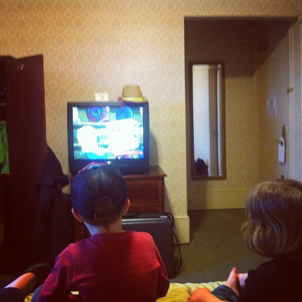 Bildungsfernsehen mit gelbem Schwamm. Selbstverst&auml;ndlich OV.