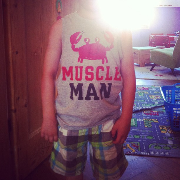 Er ist vielleicht der kleinste F&uuml;nfj&auml;hrige seiner Generation, aber er ist auch: Muscle Man!