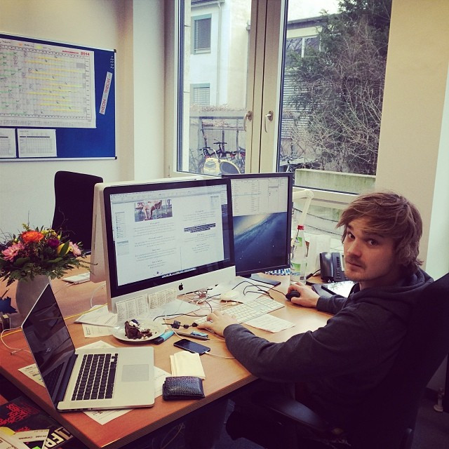 @thisismx schraubt das @neon_magazin E-Mag zusammen