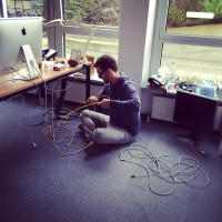 Hier baut der Scheff noch selbst die Rechner ab.