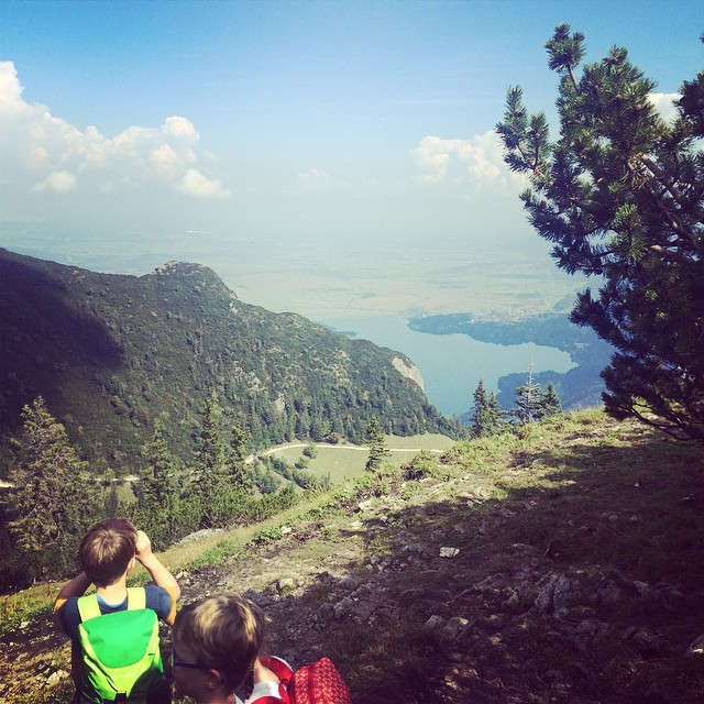 Unten, der Kochelsee