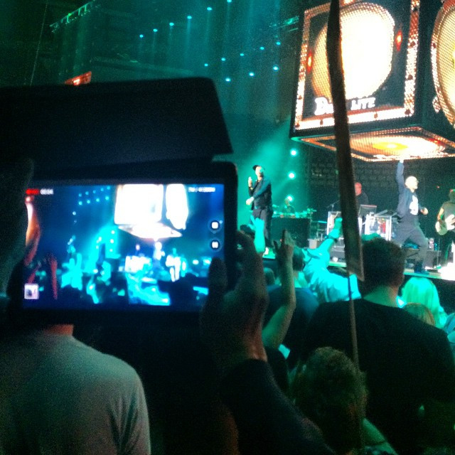 Das restliche Konzert dann auf dem Tablet von dem Typ.