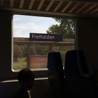Bitte einen Platz frei halden.