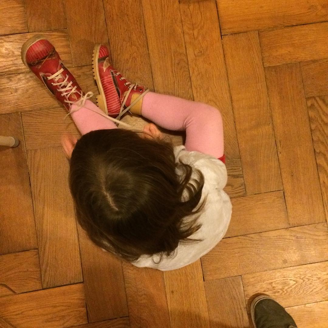 Nur den Nippel durch die Lasche ziehen