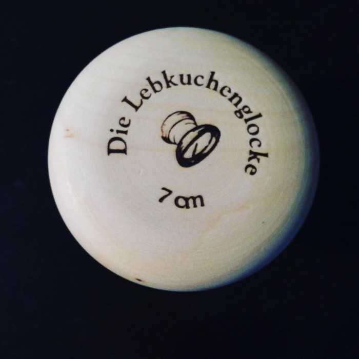 Ich habe eine Lebkuchenglocke. Und ich werde sie einsetzen.