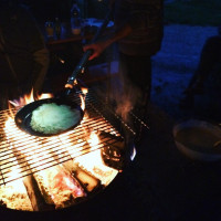 Jetzt werden noch Pfannkuchen gemacht.