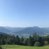 Die Wanderung von Tegernsee nach Schliersee ist ideal f&uuml;r eine Anreise mit der Bahn. Um 7:00 f&auml;hrt d