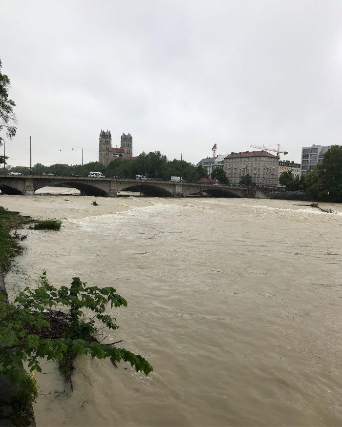 Moin M&uuml;nchen. Die Isar l&auml;uft langsam &uuml;ber.