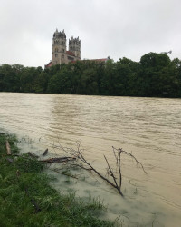 Moin M&uuml;nchen. Die Isar l&auml;uft langsam &uuml;ber.