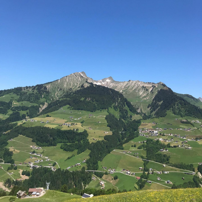 Die erste Wanderung im gro&szlig;en Walsertal. Es gibt noch bisschen Restschnee und weil die K&uuml;che eine Be