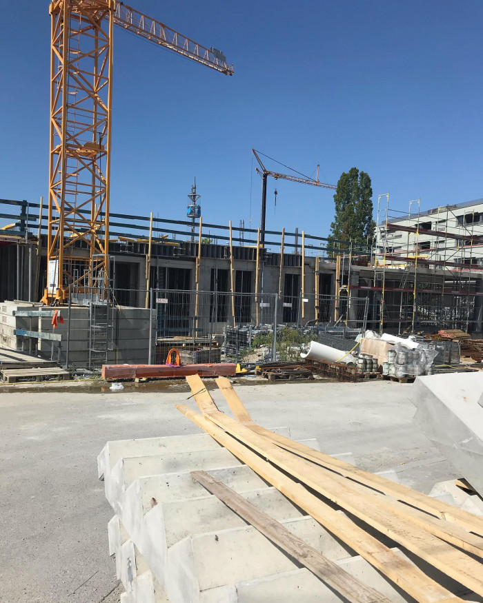 Rundgang durch die Messestadt Riem. Wo der Kran steht, wird in den n&auml;chsten 1,5 Jahren die neue Stad