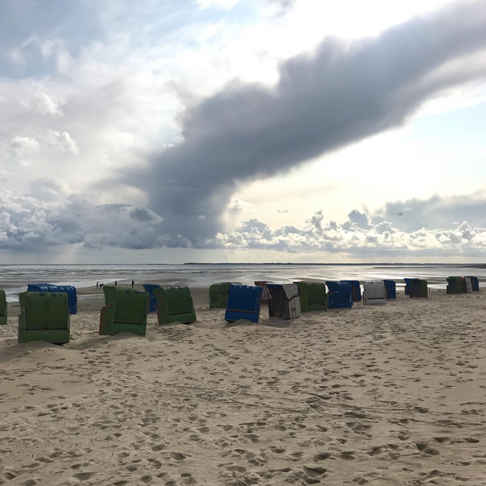 Tag 9: Von Husum nach Wyk auf F&ouml;hr. Husum unter Dauerregen.  Der Zug bringt unsere R&auml;der zur F&ouml;hre n