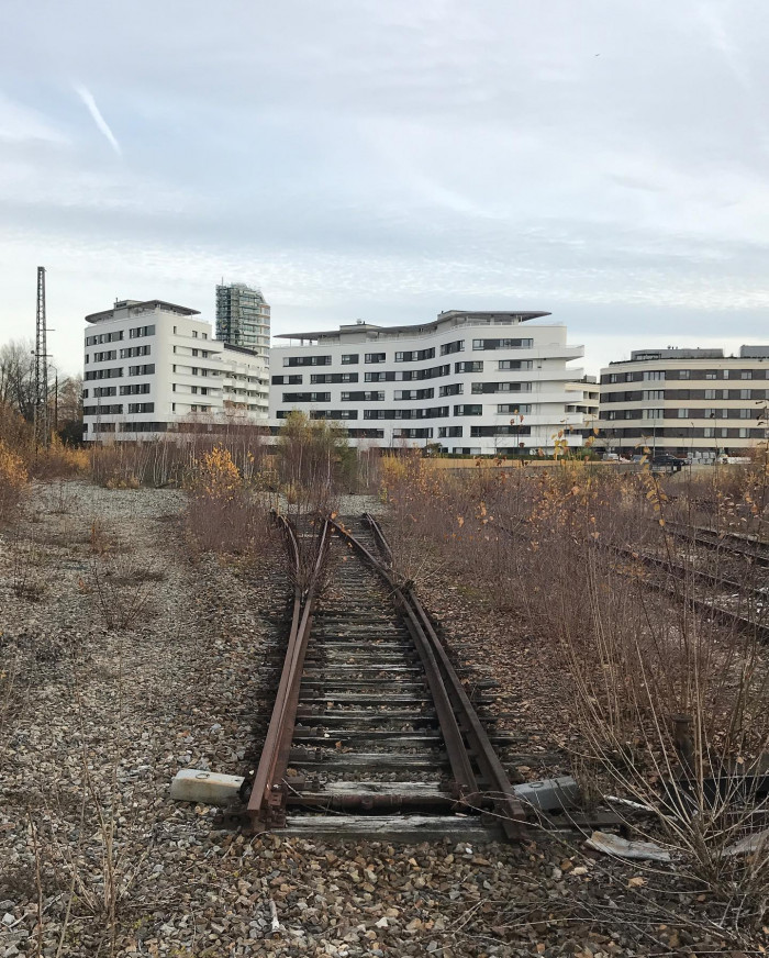 Auf dem Weg zur Arbeit ist mir zwischen den S-Bahnhaltestellen Leuchtenbergring und Berg am Laim neb