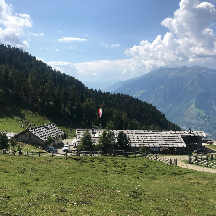 Mit der Gondel fahren wir von der Talstation in Lana nach oben. Das eigentliche Highlight ist dann a