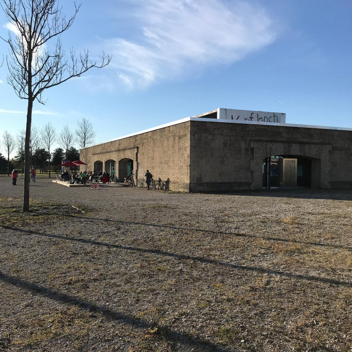 Der Kopfbau in der Messestadt Riem war das Kassengebäude für die Besuchertribüne des ehemaligen F