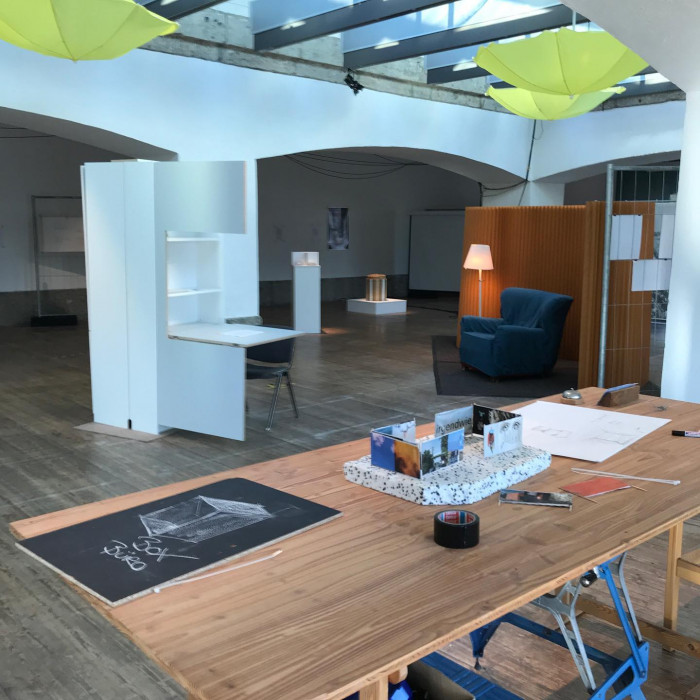 Der Kopfbau in der Messestadt Riem war das Kassengebäude für die Besuchertribüne des ehemaligen F