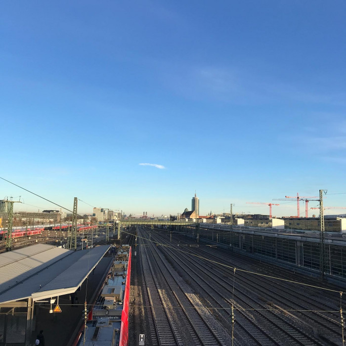 Radrunde zum Arnulfpark, von dort aus &Uuml;berquerung der Bahngleise &uuml;ber den neuen Arnulfsteg. Nettes D