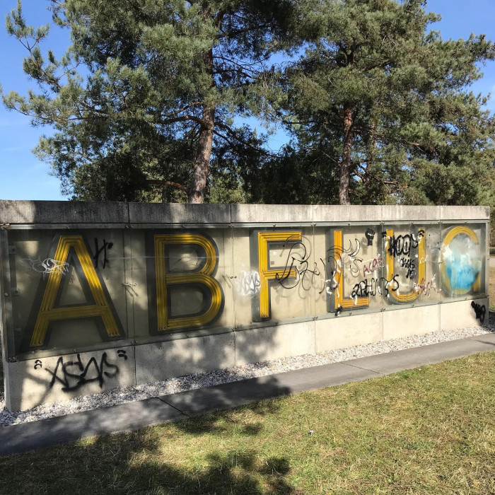 Ein paar, mir bisher unbekannte, &Uuml;berreste des alten Flughafens entdeckt, Tauch&uuml;bung am halbzugefror