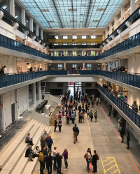 Generalprobe in der neuen Isarphilharmonie im. F&uuml;r M&uuml;nchner Verh&auml;ltnisse viel unfertiger Indust