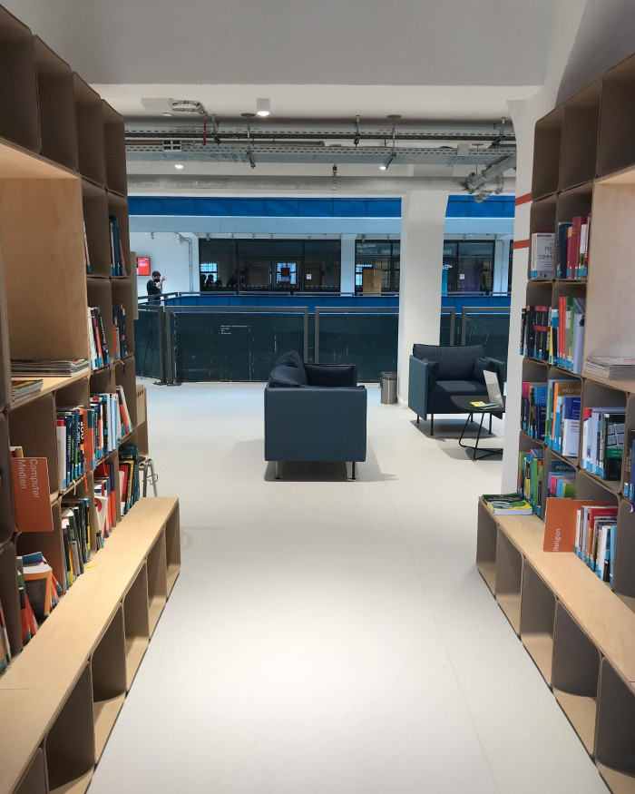 Ich hab mir das Interimsquartier der @muenchner_stadtbibliothek im HP8 angeschaut. Es gibt dort viel