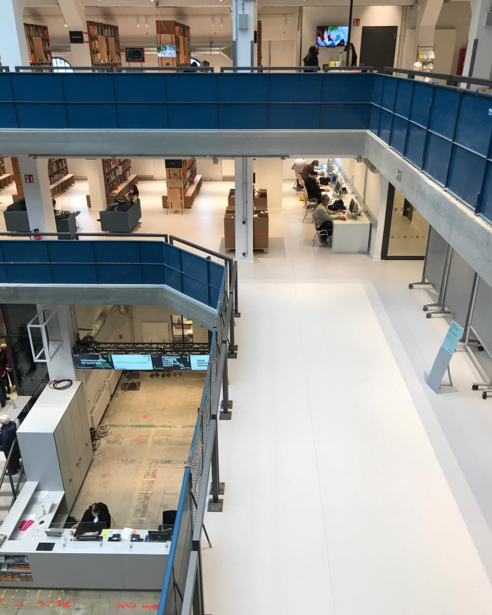 Ich hab mir das Interimsquartier der @muenchner_stadtbibliothek im HP8 angeschaut. Es gibt dort viel