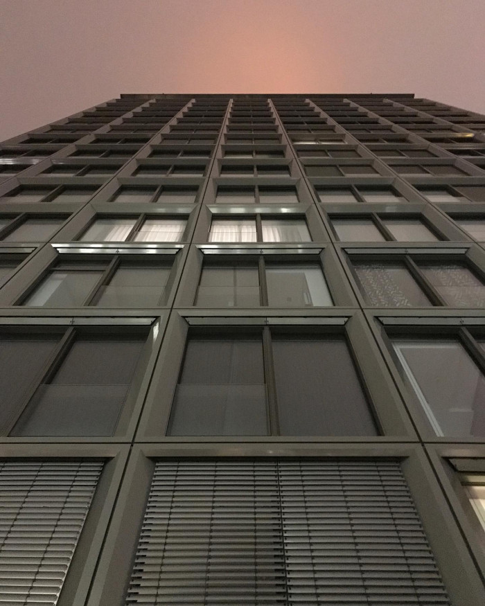 Stadtspaziergang mit Endstation Hochhausdach The Seven. M&uuml;nchen bei Nacht. 🌜