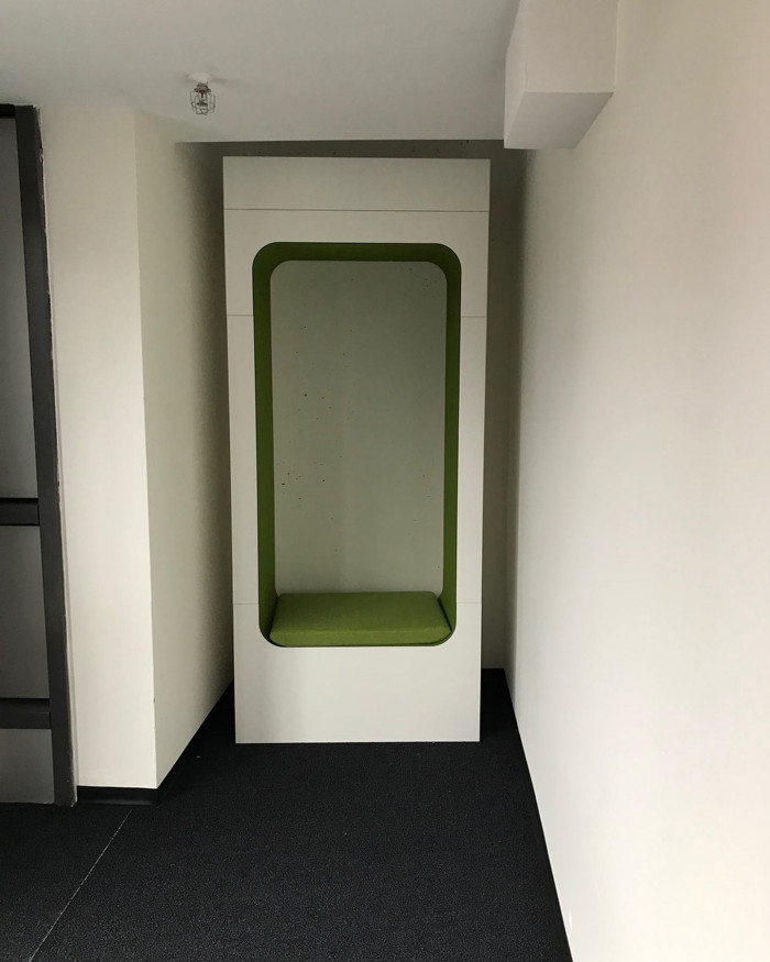 Das neue Interimsquartier der @muenchner_stadtbibliothek im Motorama ist sehr bunt. Mehr Details im